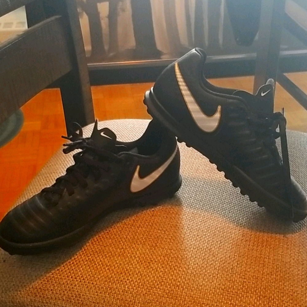 Nike soccer shoes for kids